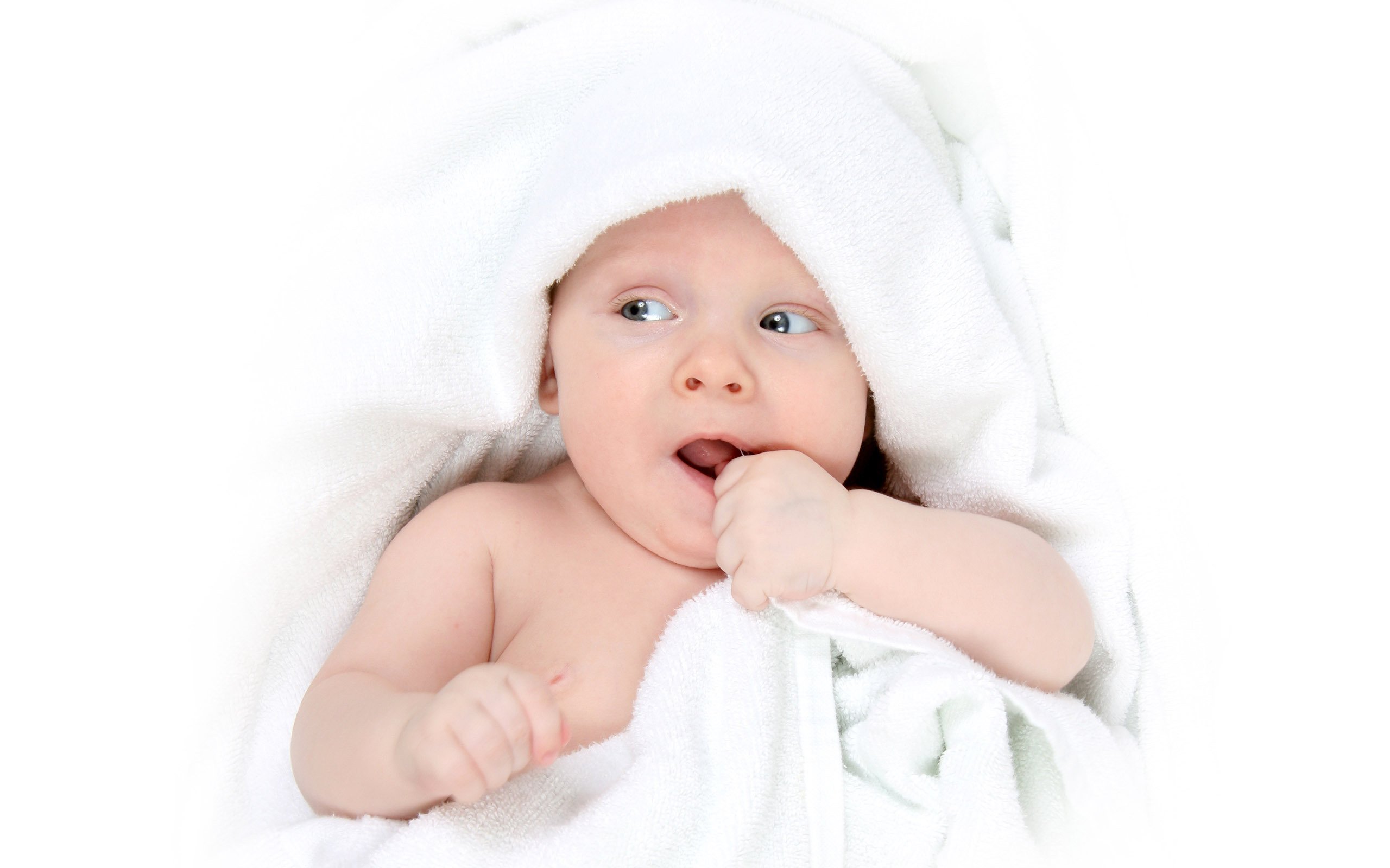 捐卵代怀试管婴儿成功出生男孩
